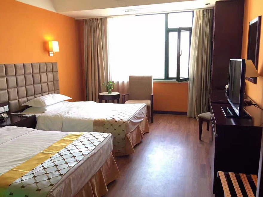 �¶�ˮ�Ǻ���Ƶ������ͷ�